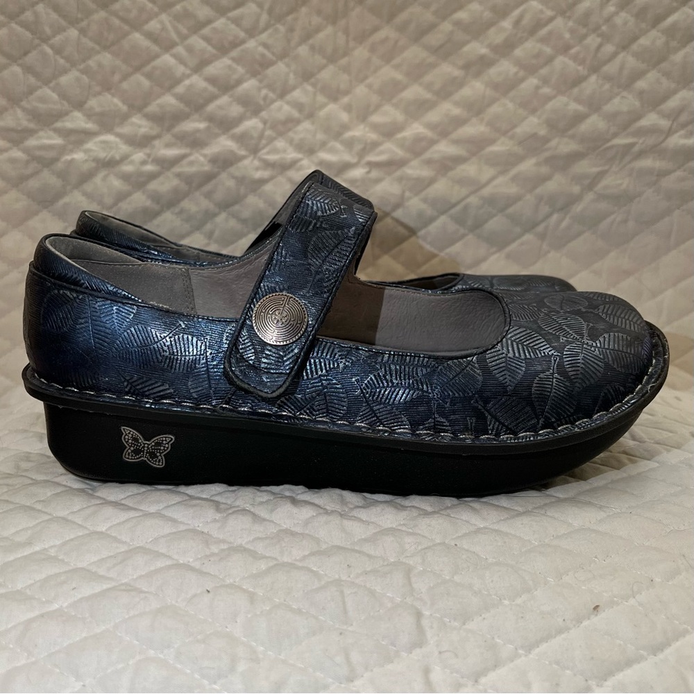 Alegria Paloma - Metallic Blue Leaf Pattern - Picture 2 of 12